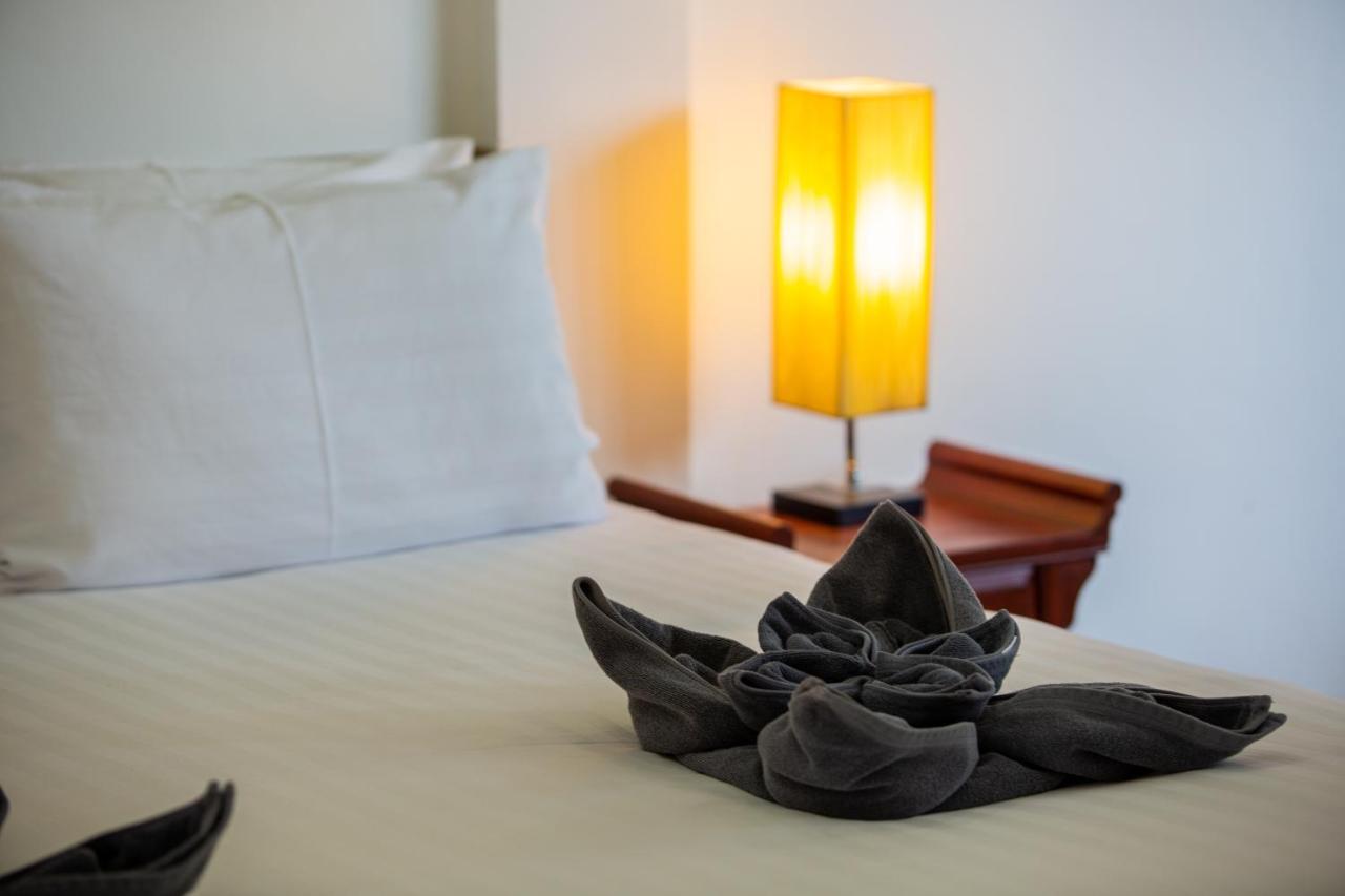 Nai Harn Brodie Rawai Resort מראה חיצוני תמונה